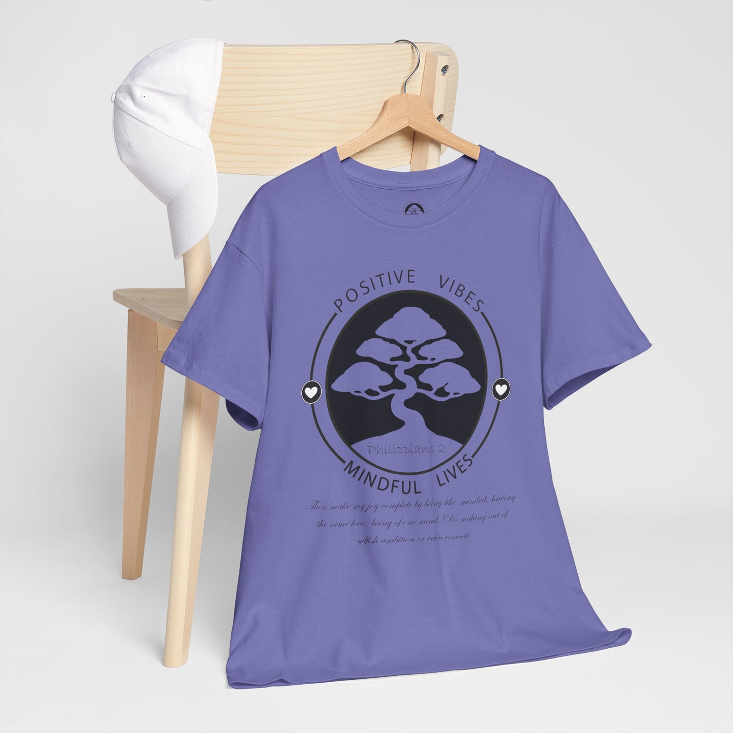 Camiseta unisex de algodón grueso con texto bíblico "Vidas conscientes, vibraciones positivas"