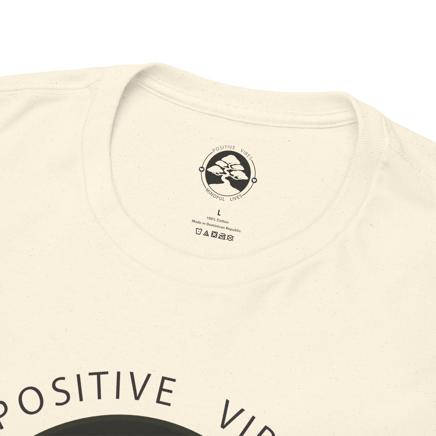 Camiseta unisex de algodón grueso con texto bíblico "Vidas conscientes, vibraciones positivas"