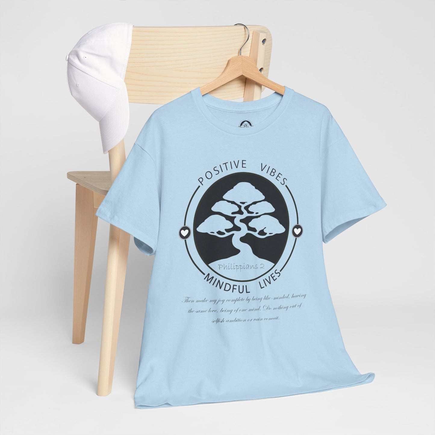 Camiseta unisex de algodón grueso con texto bíblico "Vidas conscientes, vibraciones positivas"