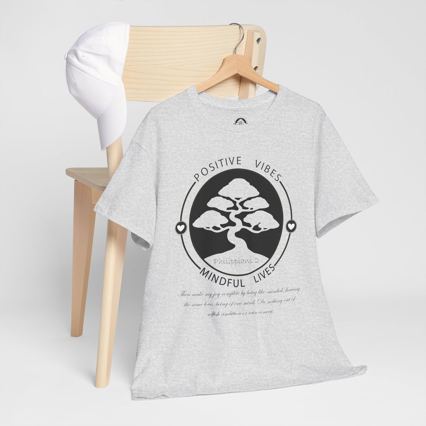 Camiseta unisex de algodón grueso con texto bíblico "Vidas conscientes, vibraciones positivas"