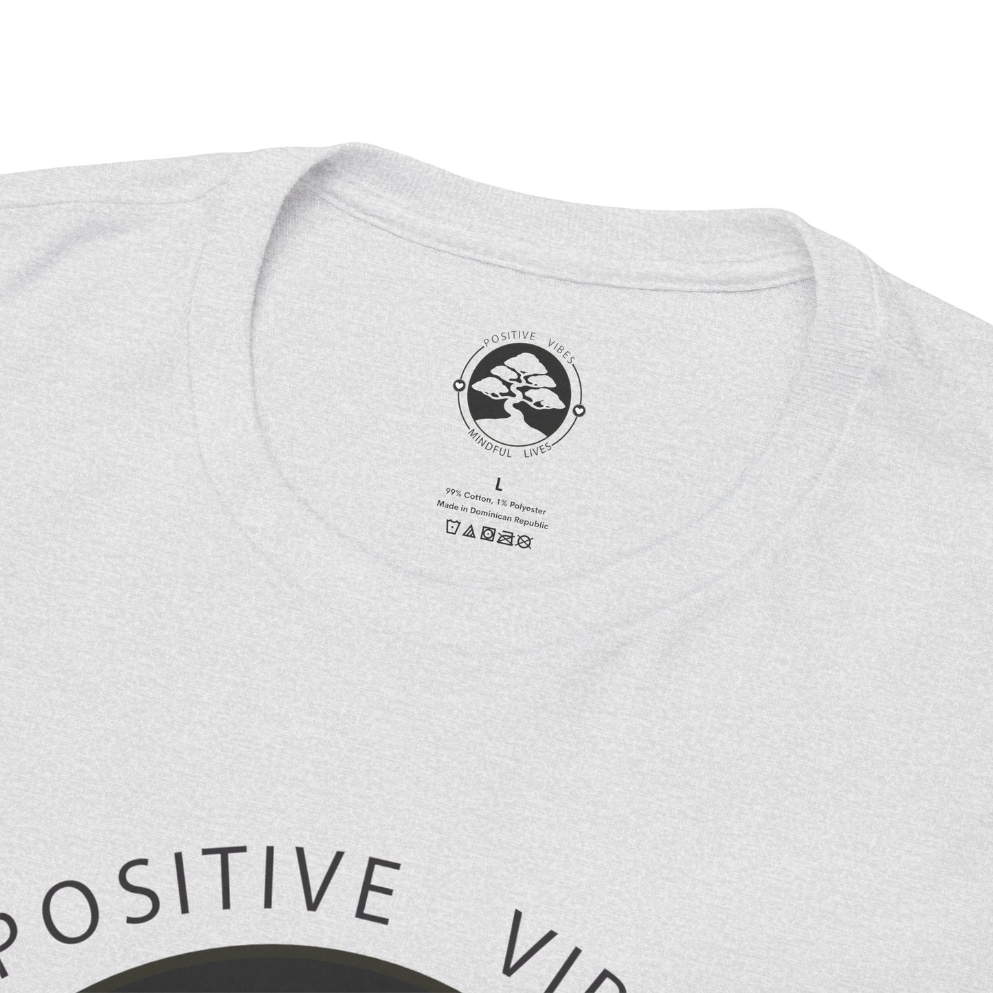 Camiseta unisex de algodón grueso con texto bíblico "Vidas conscientes, vibraciones positivas"