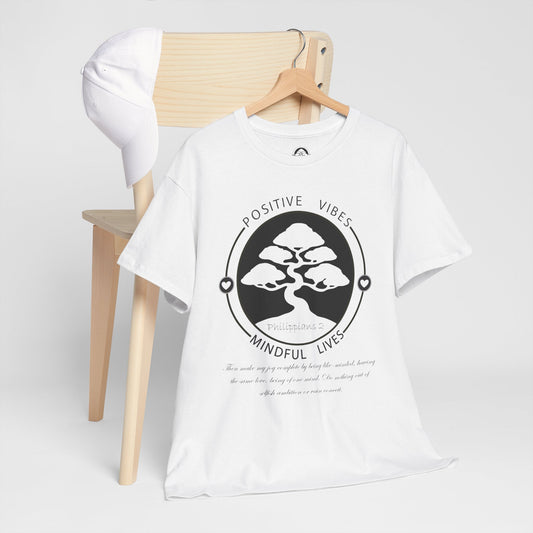 Camiseta unisex de algodón grueso con texto bíblico "Vidas conscientes, vibraciones positivas" 
